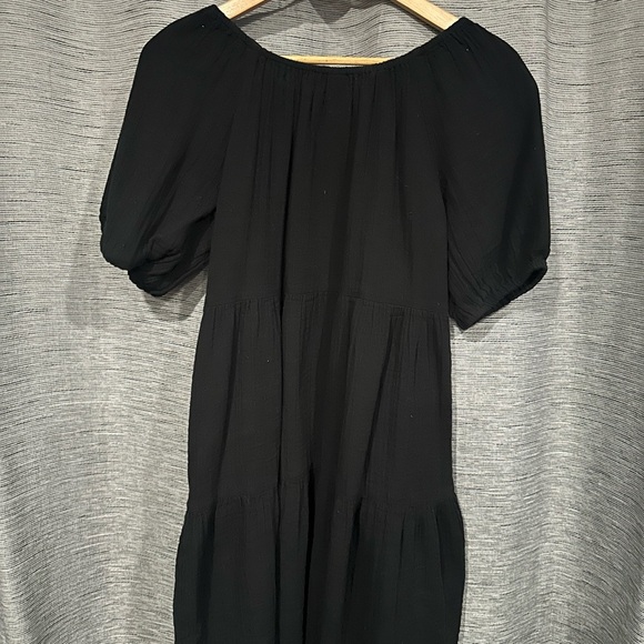 Old Navy Black Knee-Length Ruched Tiered Sundress - Picture 2 of 4